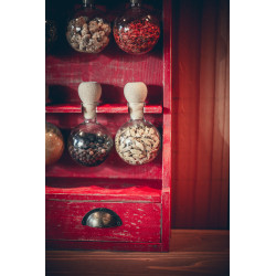 Vintage Style Wooden Spice Rack with 15 Glass Bubbles (Red Patina) - Bulles d'épices